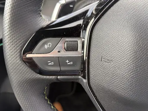 Peugeot 2008 Hybrid 136 e-DCS6 GT - Photo 27