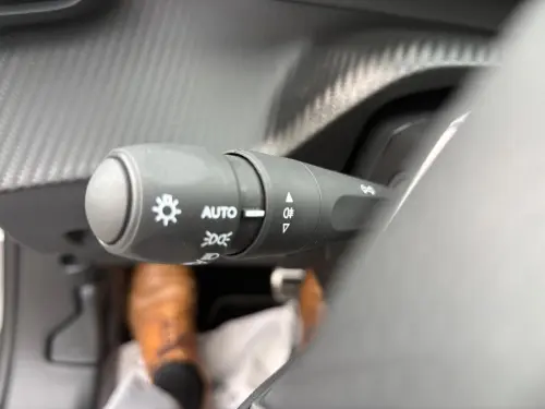 Peugeot 2008 Hybrid 136 e-DCS6 GT - Photo 30