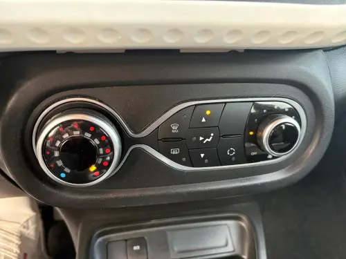 Renault Twingo E-Tech Twingo III E-Tech Authentic - Photo 21