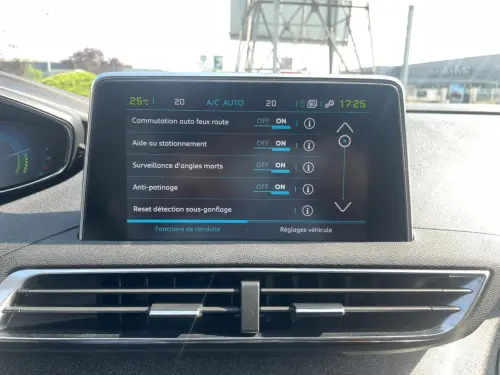 Peugeot 3008 Hybrid 225 e-EAT8 Allure - Photo 22