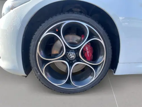 Alfa Romeo Giulia Giulia 2.2 210 ch AT8 Q4 Ti - Photo 8