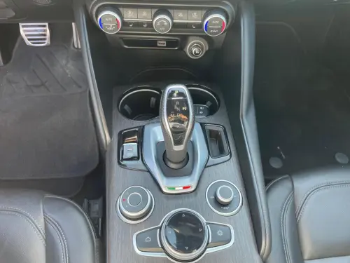 Alfa Romeo Giulia Giulia 2.2 210 ch AT8 Q4 Ti - Photo 14