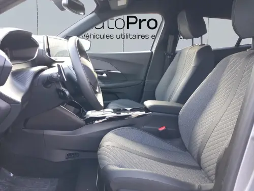 Peugeot 2008 Hybrid 136 e-DCS6 Allure - Photo 9