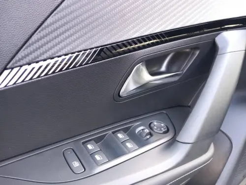 Peugeot 2008 Hybrid 136 e-DCS6 Allure - Photo 10