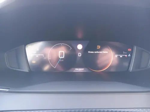 Peugeot 2008 Hybrid 136 e-DCS6 Allure - Photo 13