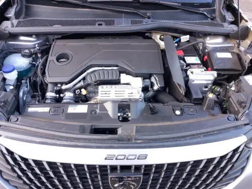 Peugeot 2008 Hybrid 136 e-DCS6 Allure - Photo 19