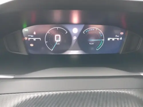 Peugeot 2008 Hybrid 136 e-DCS6 Allure - Photo 13