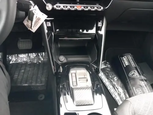 Peugeot 2008 Hybrid 136 e-DCS6 Allure - Photo 14