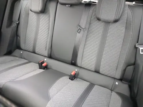 Peugeot 2008 Hybrid 136 e-DCS6 Allure - Photo 15