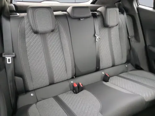 Peugeot 2008 Hybrid 136 e-DCS6 Allure - Photo 17