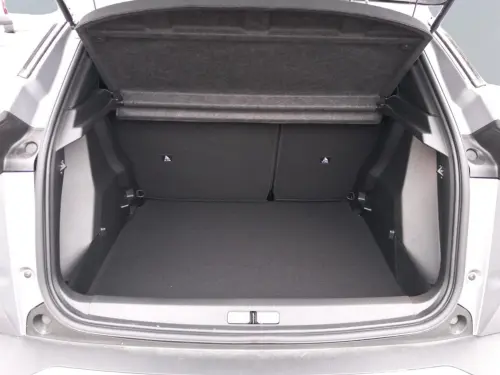 Peugeot 2008 Hybrid 136 e-DCS6 Allure - Photo 18