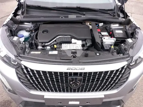 Peugeot 2008 Hybrid 136 e-DCS6 Allure - Photo 19