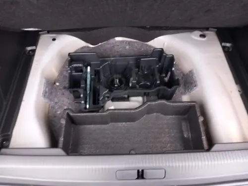 Peugeot 2008 Hybrid 136 e-DCS6 Allure - Photo 21