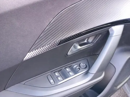 Peugeot 2008 Hybrid 136 e-DCS6 Allure - Photo 10