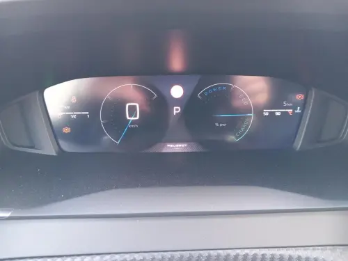 Peugeot 2008 Hybrid 136 e-DCS6 Allure - Photo 13