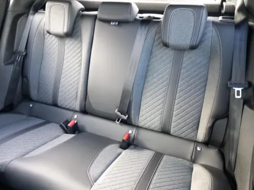 Peugeot 2008 Hybrid 136 e-DCS6 Allure - Photo 15