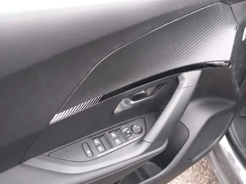 Peugeot 2008 Hybrid 136 e-DCS6 Allure - Photo 10