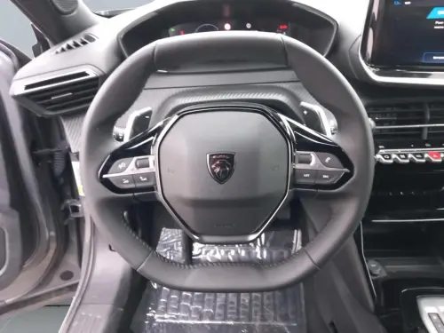 Peugeot 2008 Hybrid 136 e-DCS6 Allure - Photo 12