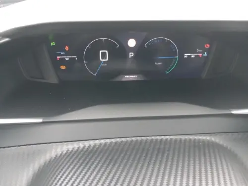 Peugeot 2008 Hybrid 136 e-DCS6 Allure - Photo 13