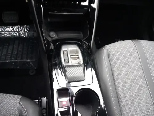 Peugeot 2008 Hybrid 136 e-DCS6 Allure - Photo 14