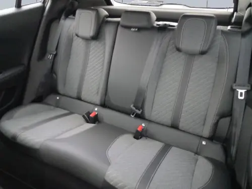 Peugeot 2008 Hybrid 136 e-DCS6 Allure - Photo 15