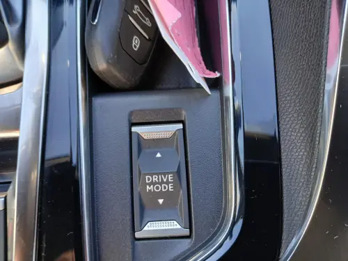 Peugeot 3008 Hybrid 225 e-EAT8 GT - Photo 15