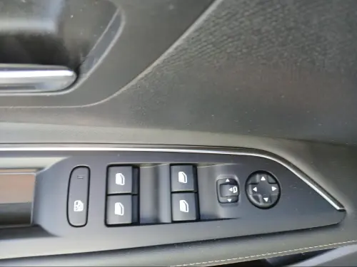 Peugeot 3008 Hybrid 225 e-EAT8 GT - Photo 19