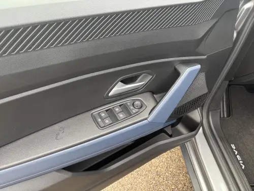 Dacia Duster Hybrid 140 Journey - Photo 10