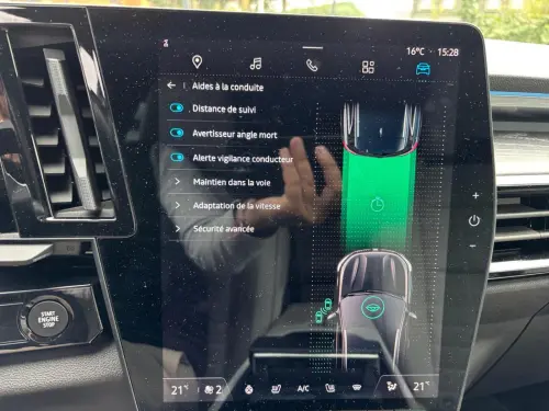 Renault Espace Espace E-Tech hybrid 200 Iconic - Photo 23