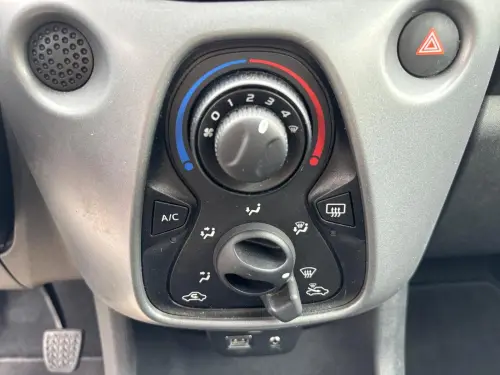 Toyota Aygo Aygo 1.0 VVT-i x-play - Photo 21