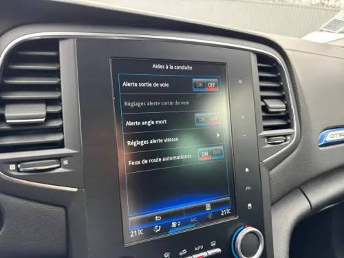 Renault Megane Mégane IV Berline dCi 130 Energy Intens - Photo 22