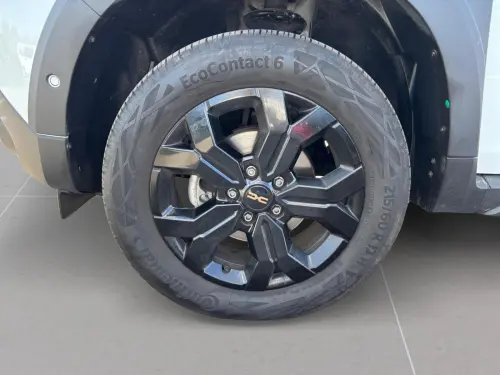 Dacia Duster TCe 150 4x2 EDC Extreme - Photo 8