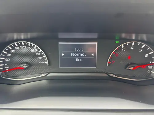 Peugeot 2008 PureTech 130 S&S EAT8 Allure Pack - Photo 22