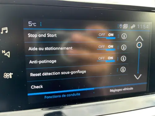 Peugeot 2008 PureTech 130 S&S EAT8 Allure Pack - Photo 23