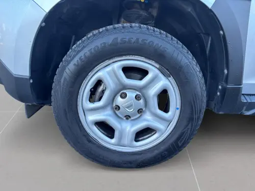 Dacia Duster TCe 90 FAP 4x2 Essentiel - Photo 8