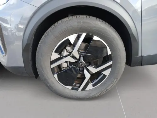 Peugeot 2008 Hybrid 136 e-DCS6 Allure - Photo 8