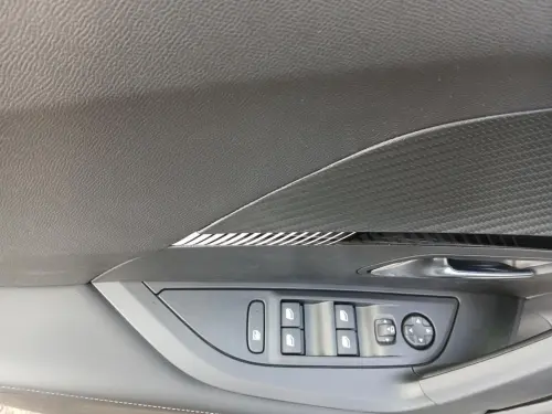 Peugeot 2008 Hybrid 136 e-DCS6 Allure - Photo 10