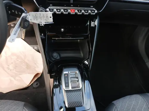 Peugeot 2008 Hybrid 136 e-DCS6 Allure - Photo 14