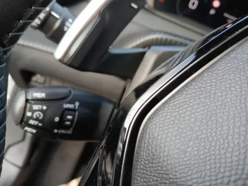 Peugeot 2008 Hybrid 136 e-DCS6 Allure - Photo 19