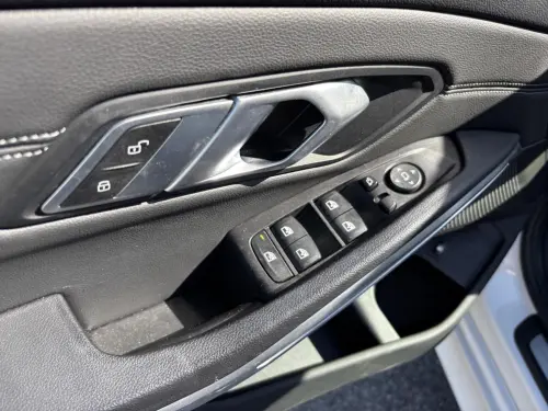 BMW Serie 3 330e 292 ch BVA8 Edition Sport - Photo 10