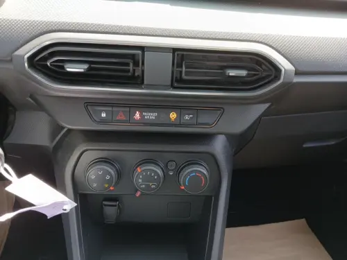 Dacia Sandero SCe 65 Essentiel - Photo 14
