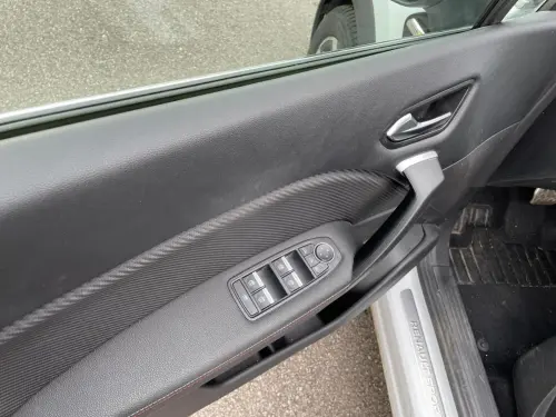 Renault Captur E-Tech Plug-in 160 - 21B R.S. Line - Photo 10