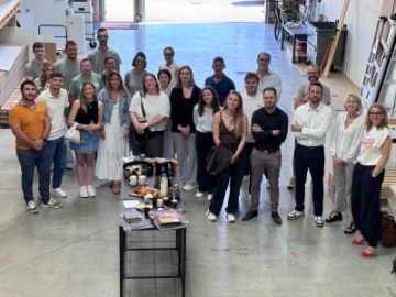 Visite chez CERVOS : l'équipe marketing du Groupe Thivolle découvre les métiers de la PLV