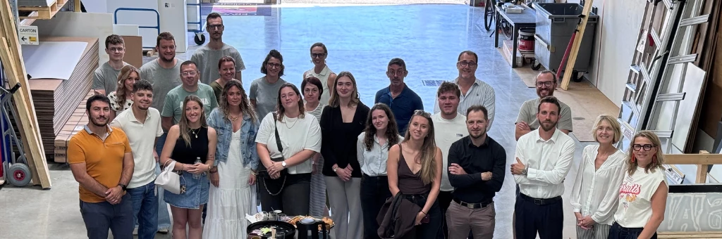 Visite chez CERVOS : l'équipe marketing du Groupe Thivolle découvre les métiers de la PLV