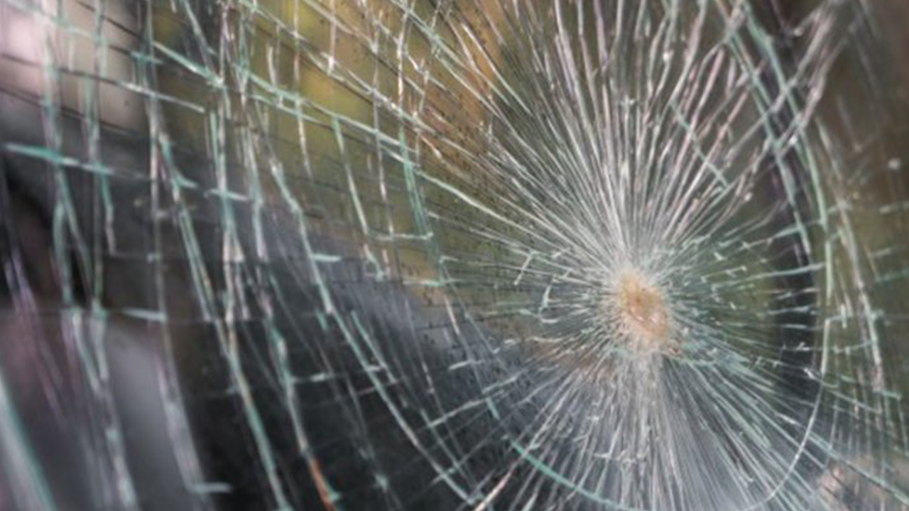 Pare-brise : impact ou fissure sur mon véhicule, que faire ?